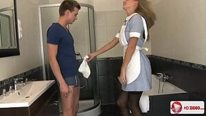 Mischievous youthful blondie nurse tempts her patient and let him bang her caboose