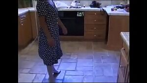 Mommy and Sonnie on the kitchen - Retro porno
