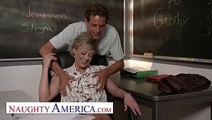 Insatiable America - Dee Williams pummels her schoolgirl