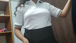 colegiala culona cogiendo duro