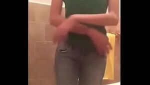 Teenager Peels off For You In The Douche