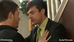 Ultra-kinky married masculine gives head to a homo